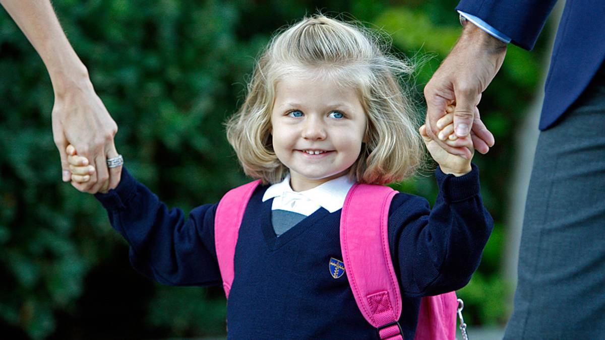 La infanta Leonor, en su primer día de clase en 2008.