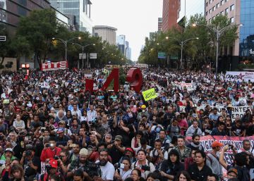 Marcha por los 43 estudiantes desaparecidos de Ayotzinapa, en Ciudad de México.