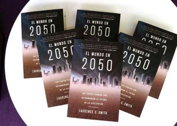 Imagen de varios libros 'El mundo en 2050', de Laurence C. Smith.