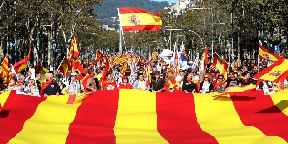 Participants at the pro-unity march in Barcelona on October29.