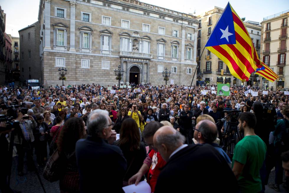 Manifestación de profesores frente a la Generalitat de Cataluña.