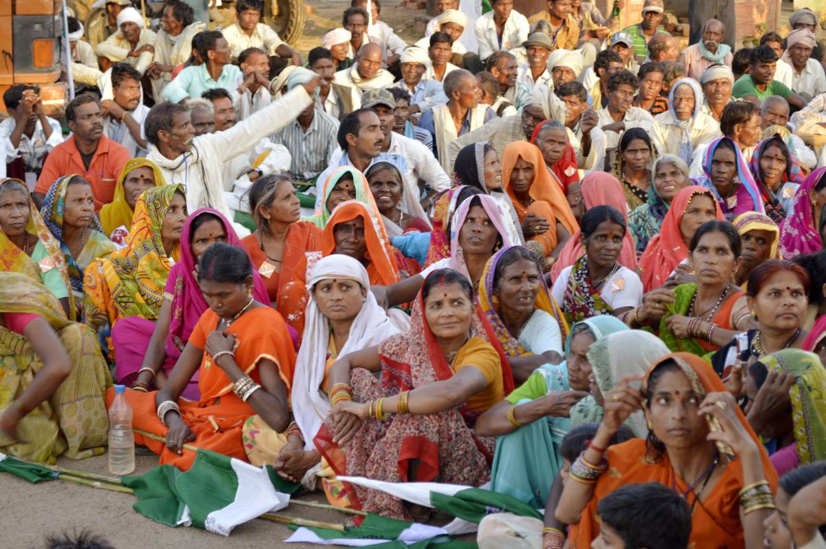 Un grupo de personas reunidas en Gwalior, India.