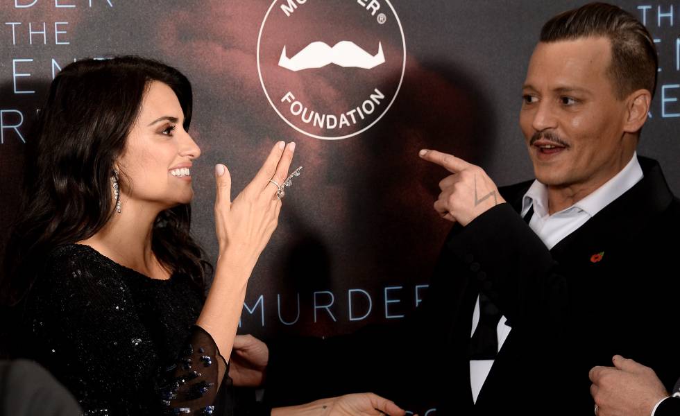 Johnny Deep y Penélope Cruz en el estreno de 'Asesinato en el Orient Express', en Londres.