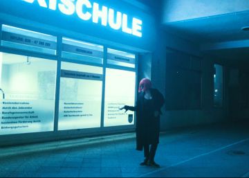 Bailes retorcidos, pelucas y luces de neón: estrenamos el vídeo de Tulsa