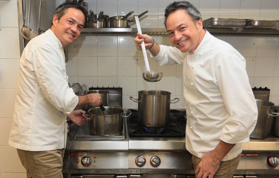Los cocineros Sergio y Javier Torres presentan su nuevo libro de cocina en su restaurante Dos Cielos de Madrid.
