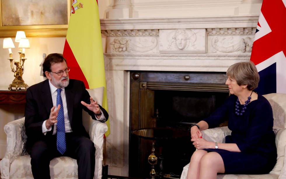 Rajoy y May, durante su reunión de este martes.