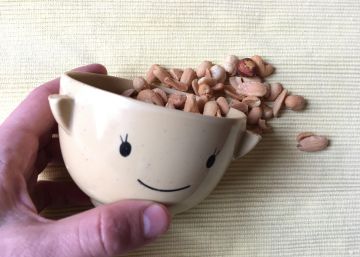 Analizamos cinco cócteles de frutos secos que te ponen con la caña en los bares: ¿trampa o delicia?