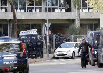 Madrid police evict 350 squatters from abandoned student residence