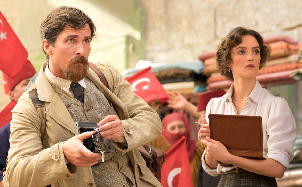 Christian Bale and Charlotte Le Bon, in a frame of 'The Promise'.