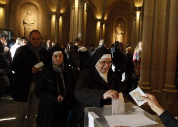 In photos: Catalans vote in divisive regional election