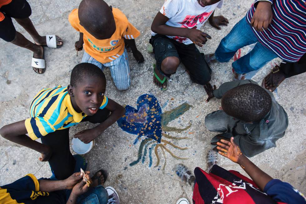 Niños de Gueule Tapée durante la celebración del Festival XEEX el pasado 17 de diciembre en Dakar.