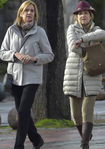 Las infantaas Elena y Cristina, en Vitoria el pasado 29 de diciembre.