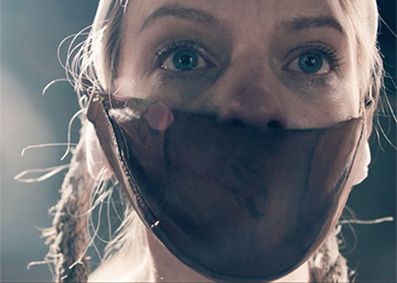 Mujeres que tiran la toalla con ‘The Handmaid’s Tale’: “Esto es porno de tortura”