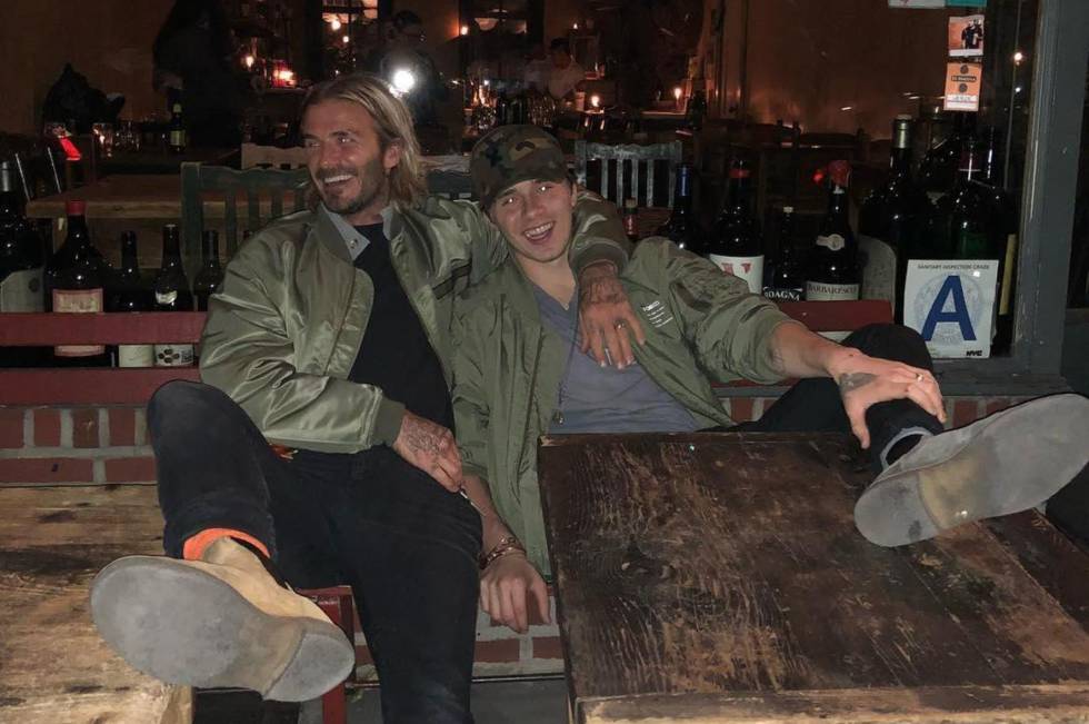 David Beckhan y su hijo Brooklyn en Nueva York, en una relajada imagen subida a su Instagram el pasado mes de noviembre.