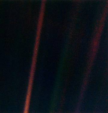 Imagen de la Tierra tomada por la sonda Voyager-1 a 6.000 millones de kilómetros y conocida como 'pale blue dot' (punto azul pálido).