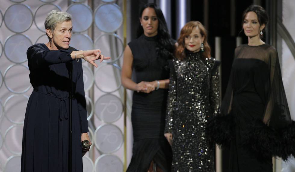 Frances McDormand tras recibir su premio en los Globos de Oro.