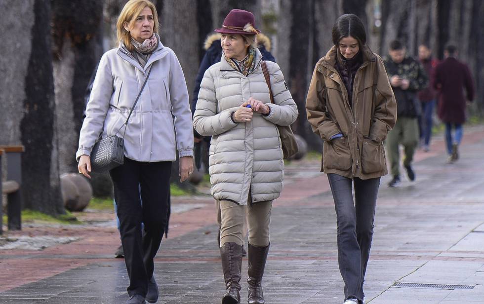 La infanta Cristina, la infanta Elena y la hija de esta Victoria.