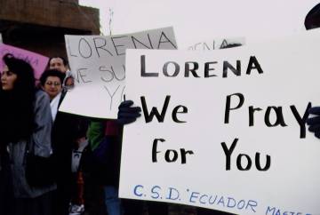 Manifestantes durante el juicio muestran su apoyo a Lorena Bobbitt. Para las asociaciones de ayuda a las mujeres maltratadas, Lorena se erigió en un símbolo de su lucha.