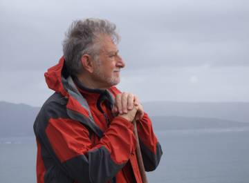 Javier Cacho mirando al horizonte durante una de sus campañas antárticas.