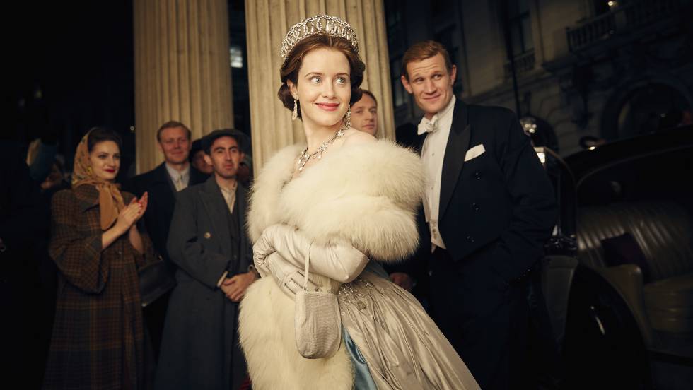 La actriz Claire Foy en su papel de la reina de Inglaterra en la serie 'The Crown'.