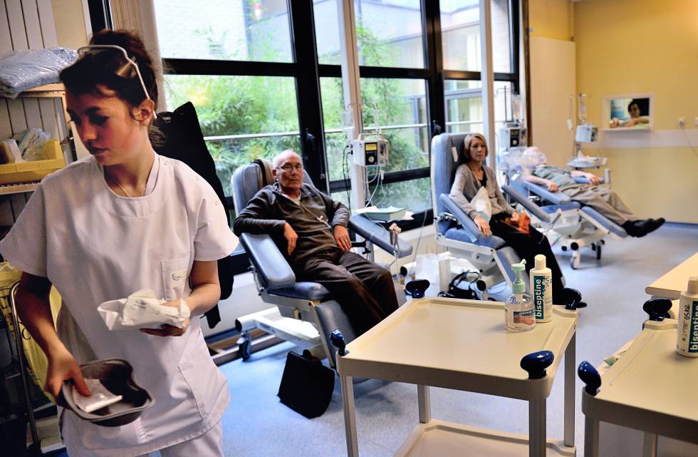 Pacientes en tratamiento de quimioterapia, en el Oscar Lambret Center de Lille (Francia).