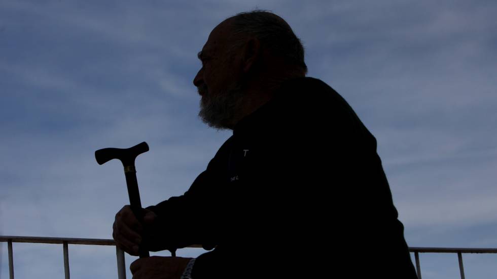 Parece que se pretende convertir a los mayores en enemigos del presente.