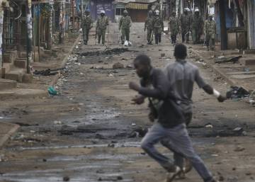 La oposición en Kenia denuncia un centenar de muertos en la violencia poselectoral