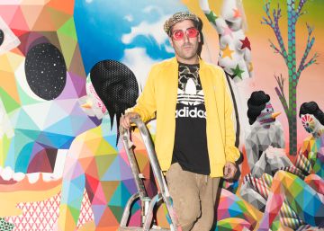 Entramos en el taller donde nace el surrealismo pop de Okuda