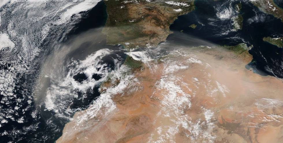 El polvo sahariano cubre el sur de la Península Ibérica en una imagen captada en febrero de 2017.