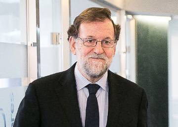'El populismo de Rajoy arropa el embarazoso himno', por R. Amón