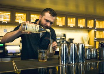 Así es Attaboy: la coctelería mítica de Nueva York en la que cada cliente hace su carta