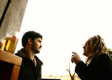 Así se transforma una entrevista formal en una tarde de cañas con Nada Surf