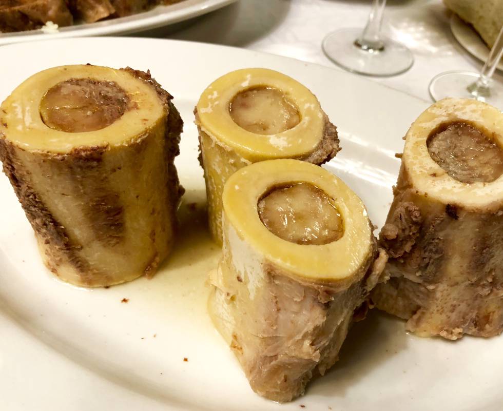 El gran cocido del restaurante Charolés, entre diez y catorce vuelcos