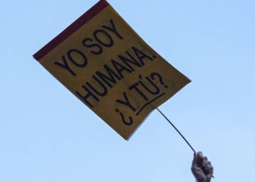 “Por nuestras compañeras en la vida, nuestras madres, hermanas e hijas”