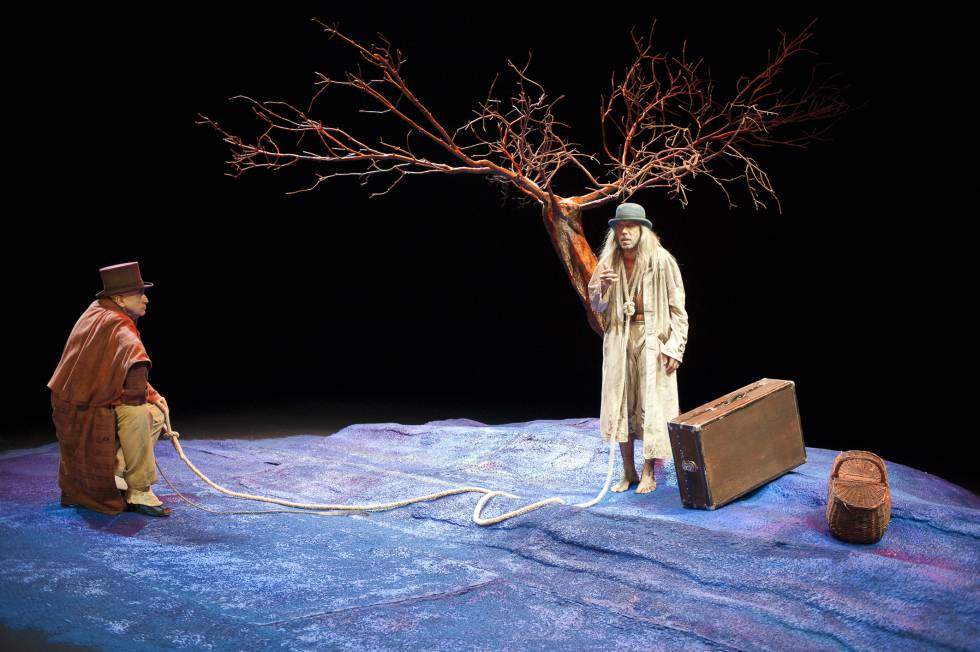 Escena de "Esperando a Godot" de Samuel Beckett, dirigida por Joan Ollé en el festival Grec.rn rn 