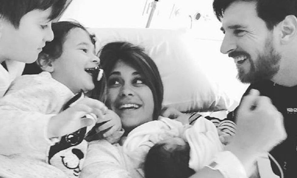 La primera foto de familia de Leo Messi y Antonella Roccuzzo con sus