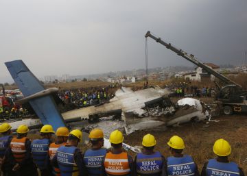 El accidente de avión en Nepal, en imágenes