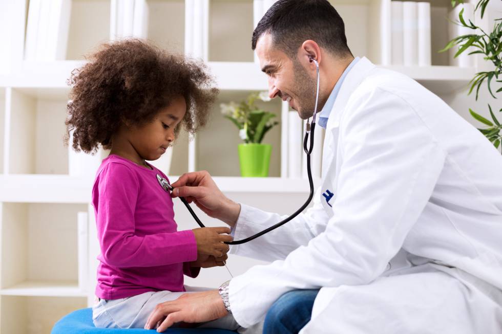 Cinco frases desafortunadas que un pediatra nunca debería decir | Mamás y  Papás | EL PAÍS