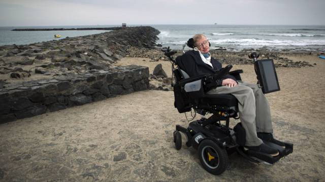 Hawking en una playa de Tenerife en 2015.