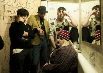 Nos colamos en el 'backstage' de El Último Vecino y Putochinomaricón