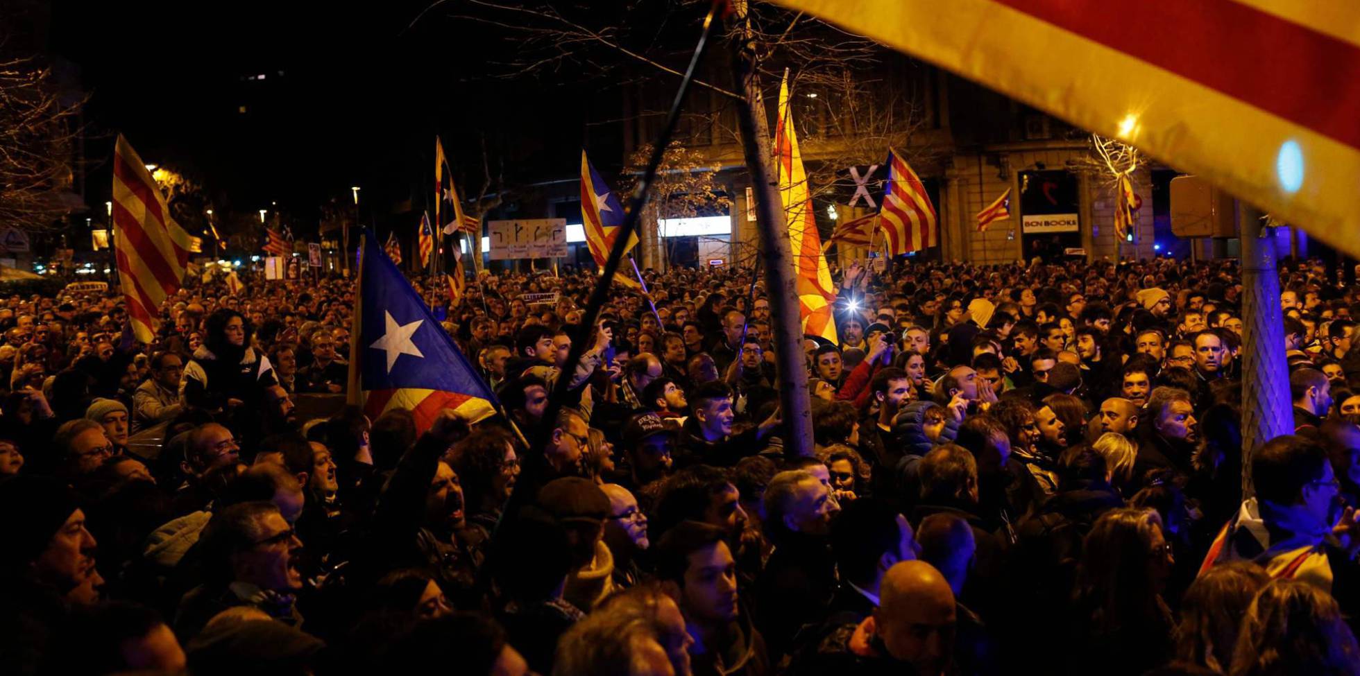 Protestas por el encarcelamiento de los dirigentes independentistas, en imágenes 1521830151_835840_1521833344_noticia_normal