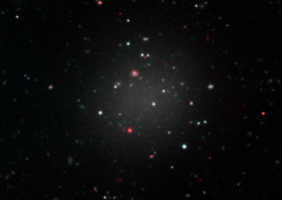 ReconstrucciÃ³n de la galaxia difusa NGC1052-DF2