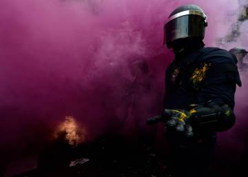 Βίαιες συγκρούσεις μεταξύ της καταλανικής αστυνομίας και των υποστηρικτών του Puigdemont
