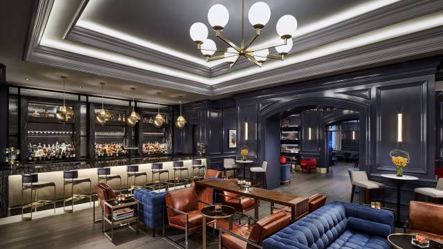 La barra del bar del hotel Ritz-Carlton de Washington