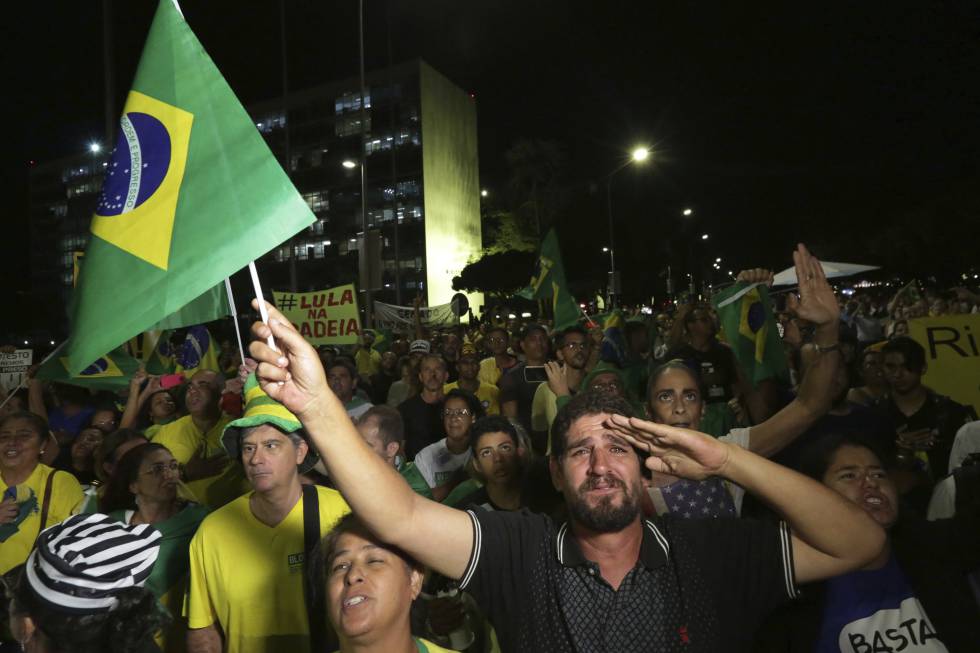Manifestación contra Lula ante el Congreso en Brasilia.