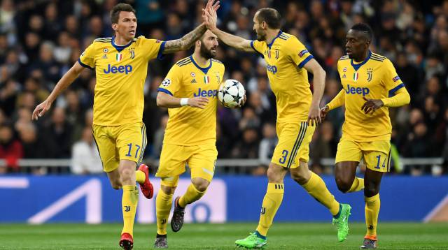 Jugadores de la Juventus celebran el gol.
