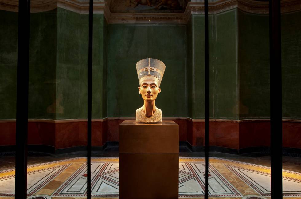Busto de la reina Nefertiti.