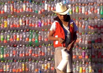 After catastrophic earthquake, Mexico rebuilds with plastic bottles