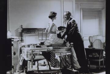 Audrey Hepburn y Gary Cooper en una habitación del hotel en los años cincuenta. 