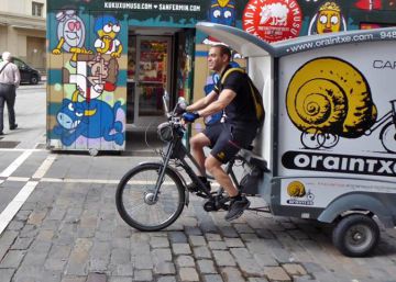La mensajería en bici hace piña contra el ‘modelo Deliveroo’